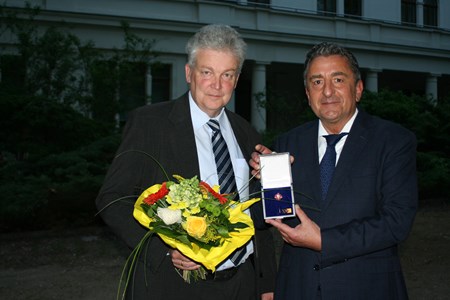 Übergabe der Ehrennadel des Landes von Dr. Gunnar Schellenberger an den Vorstandvorsitzenden Olaf Busch 2019