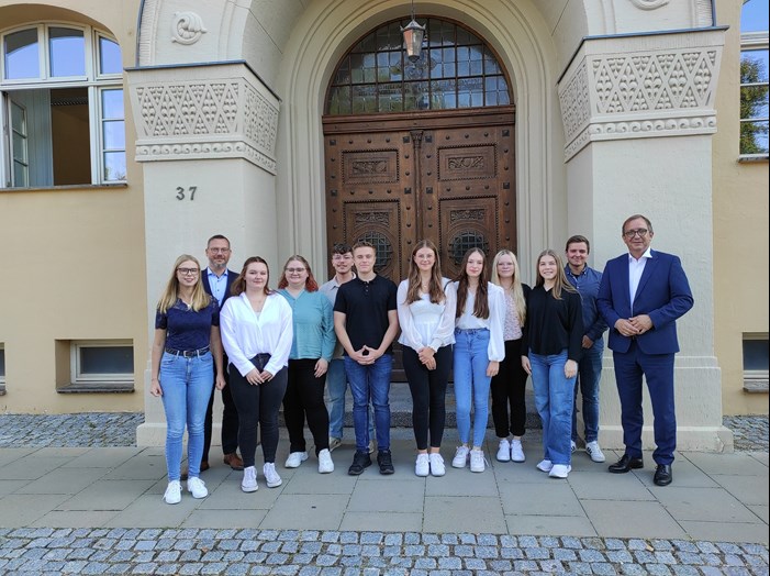 Neun junge Leute starten Ausbildung beim Salzlandkreis und duales Studium. Was Markus Bauer ihnen mit auf den Weg gibt.